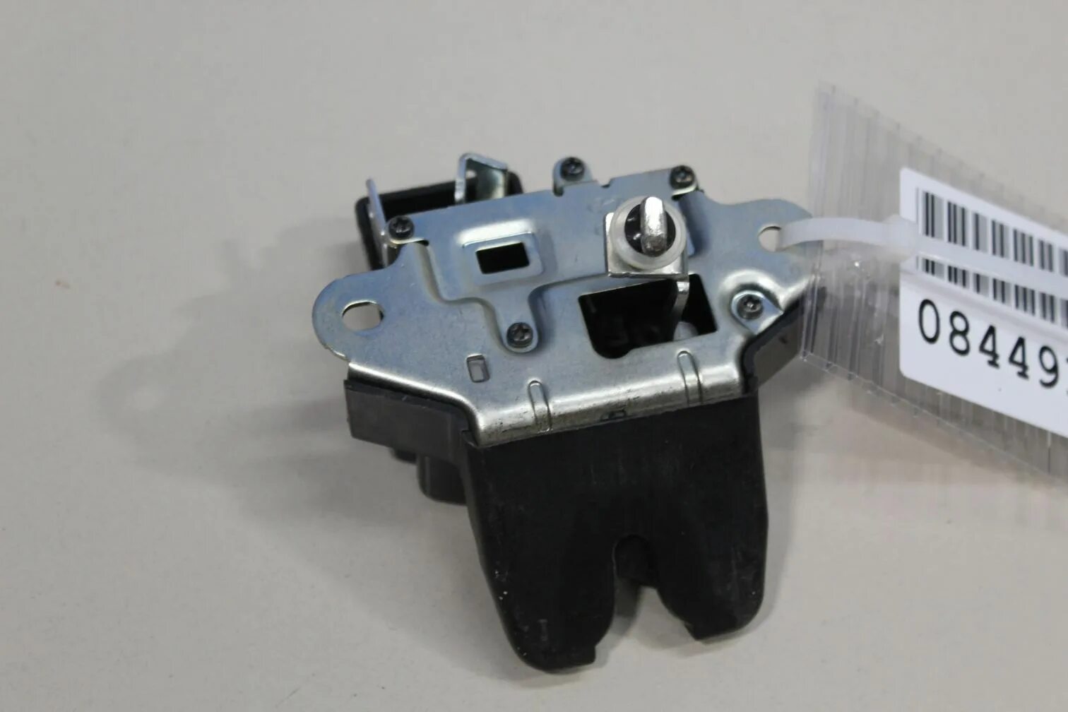 Замок крышки багажника рио 2017. Замок задней двери уаз 3160. Замок багажника калина 1118 седан. Защёлка крышки подлокотника chevrolet lacetti. Выключатель концевой ручного тормоза 2190.