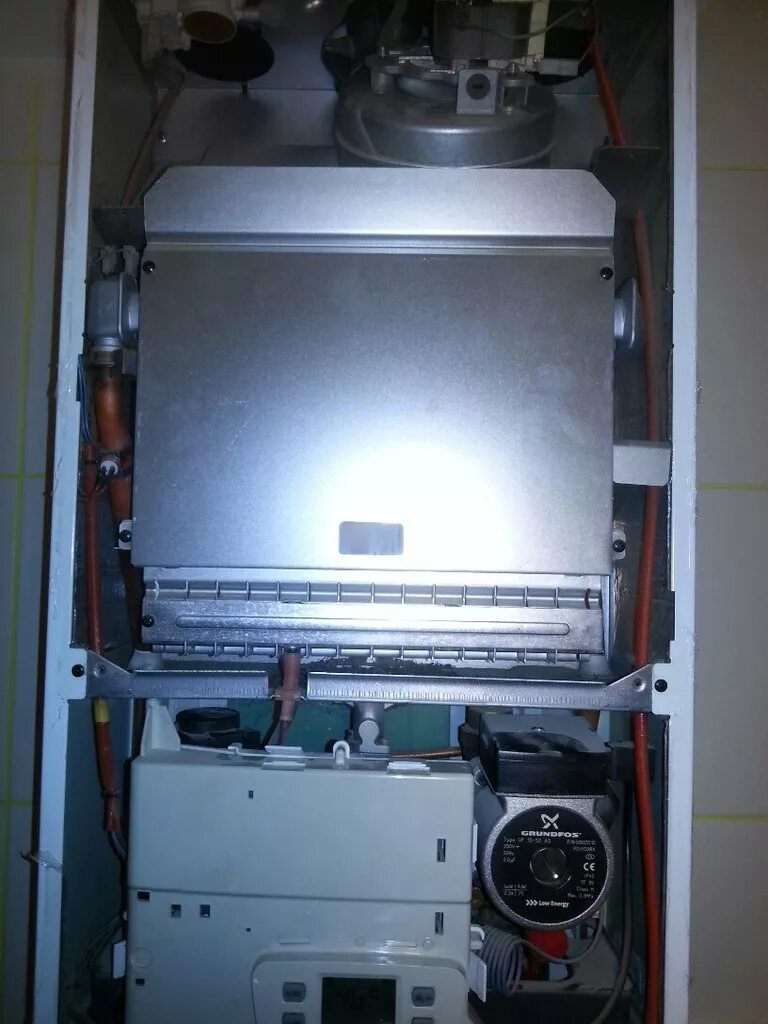 Котёл бакси майн 24 Fi. Двухконтурный газовый котел Baxi. Теплообменник котел бакси 24 двухконтурный. Baxi main 24 Fi теплообменник снятие теплообменника. Теплообменник бакси майн 24