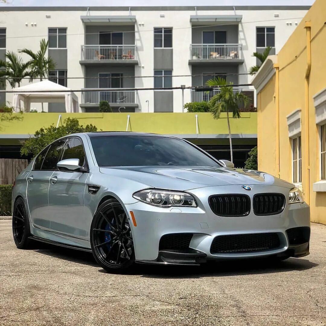 Bmw m 5 10. БМВ m5 f10. BMW f10 m. BMW м5 f10. BMW m5 f10 m.