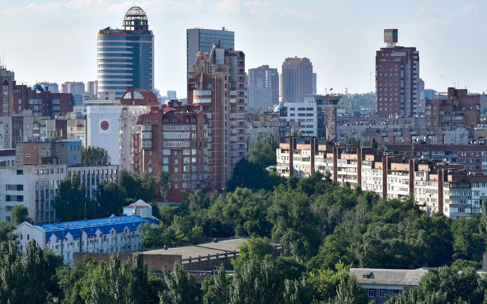 Фото донецка сегодня. Донецк центр города. Донецк центр города сейчас. Донецк 2014 город. Донецк вид сверху.