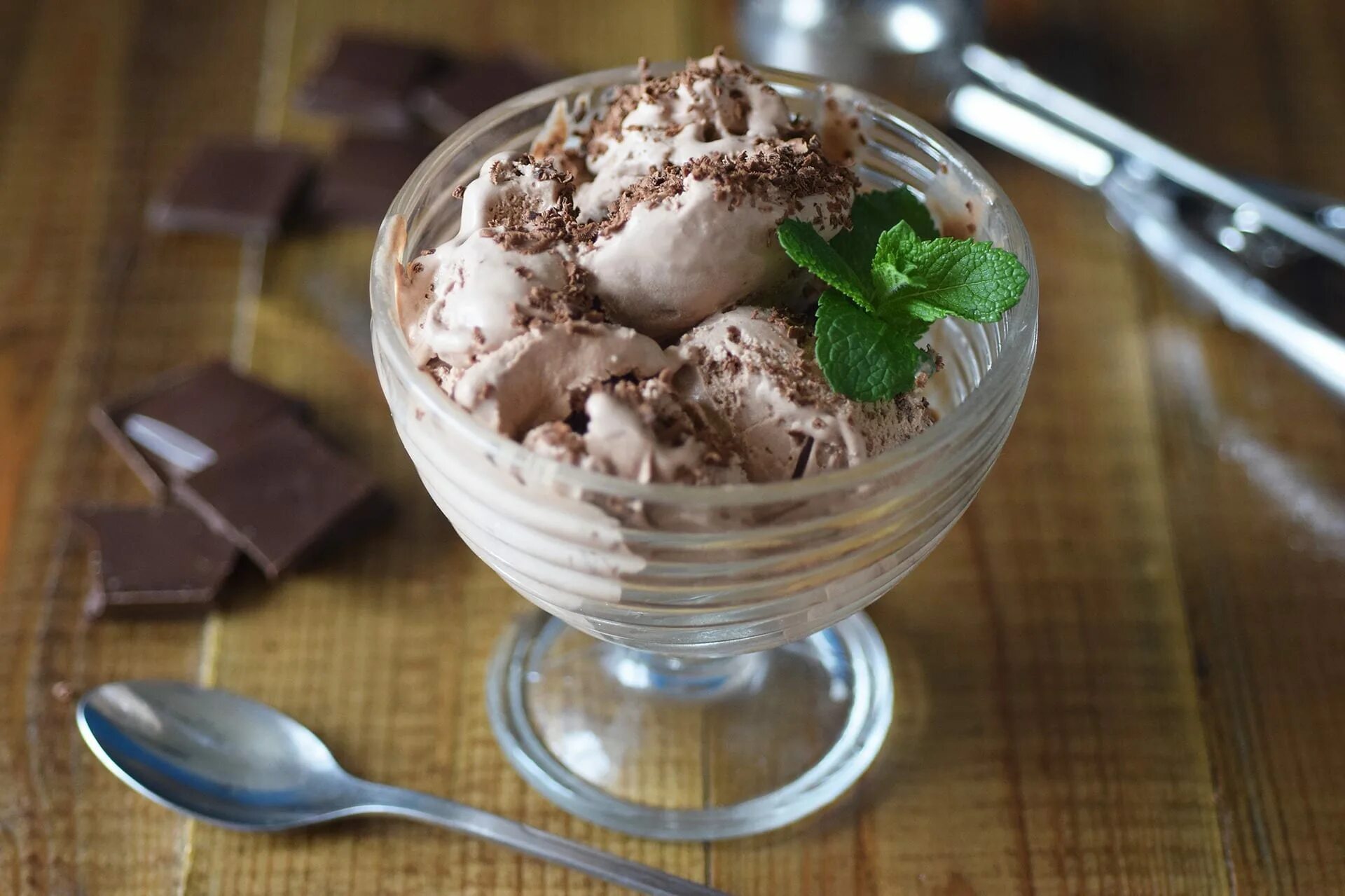 Мороженое пломбир шоколадный. Мороженое в креманке айс Крим. Мороженое с шоколадом. Мороженое в вазочке. Choco ice