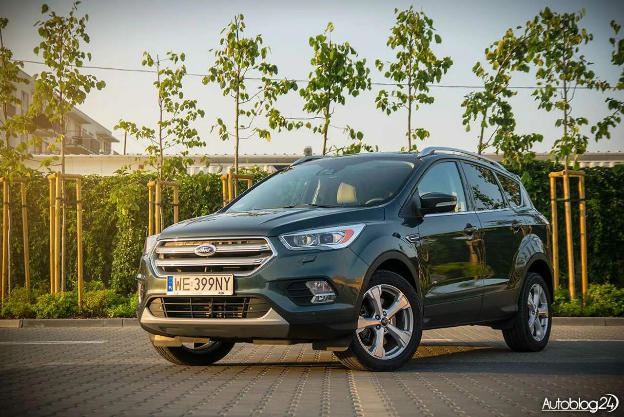 Какая куга лучше. Ford Kuga 2. Ford Kuga 2.5. Форд Куга 2017. Ford Kuga 2 Рестайлинг.