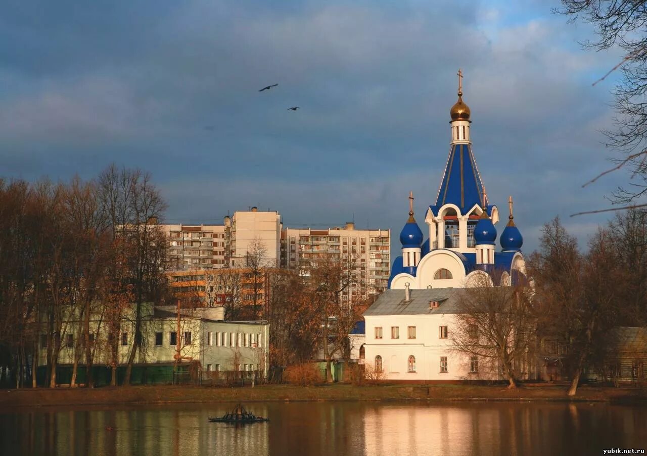 Костино 3. Королев Церковь у пруда. Парк Костино у пруда Киров. Пруд в селе Костино. Пруд Костино Королев.