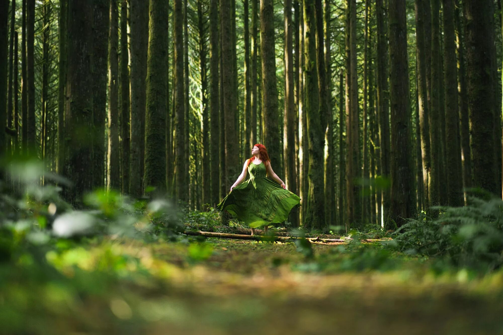 Кирстен Форест. Девушка в лесу. Фотосессия в лесу. Лесная девушка. Полненькую в лесу