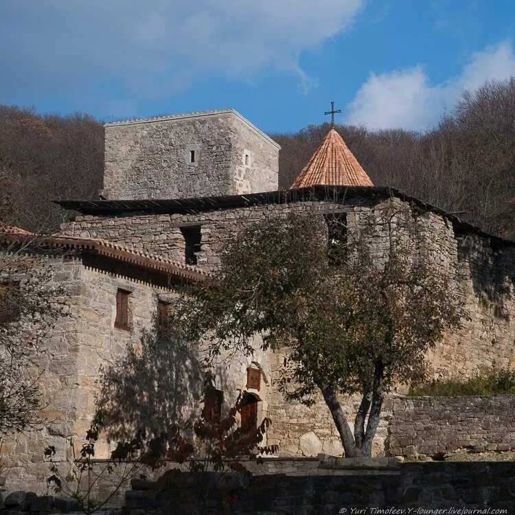Армянский монастырь в крыму сурб-хач. Сурб-хач старый крым родник. Сурб-хач старый крым. Армянский монастырь в крыму сурб-хач. Армянский монастырь сурб хач.