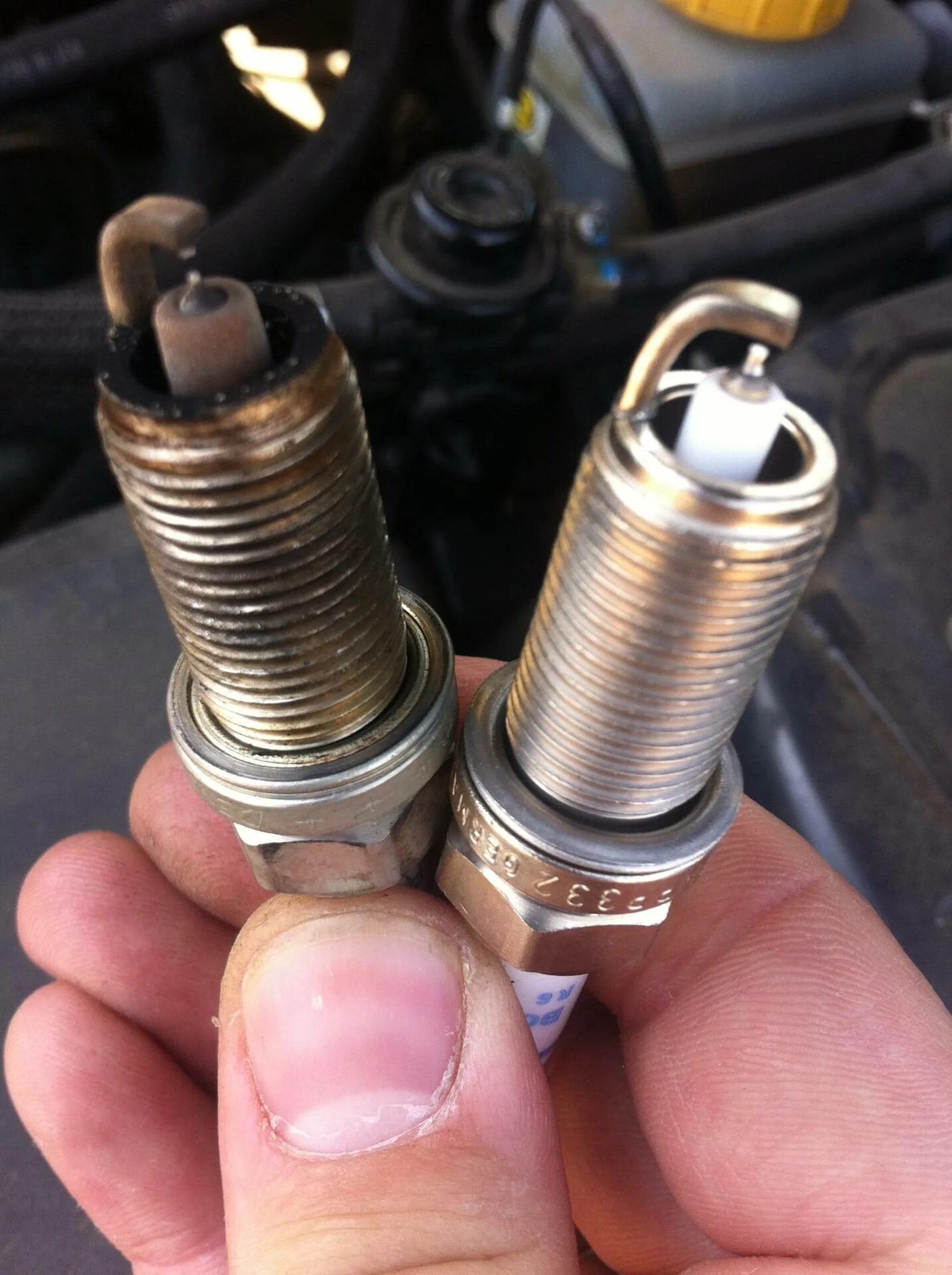 Как выглядят свечи зажигания. Белый нагар на свечах зажигания. Spark plug свечи зажигания. Свечи зажигания субару врх. 4.