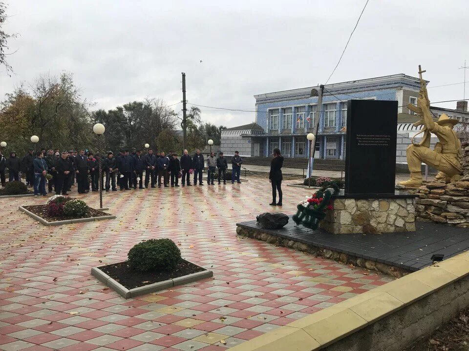 Конгаз. Достопримечательности села конгаз. конгаз памятник афганцам. конгаз примария. памятник воинам афганцем конгаз.