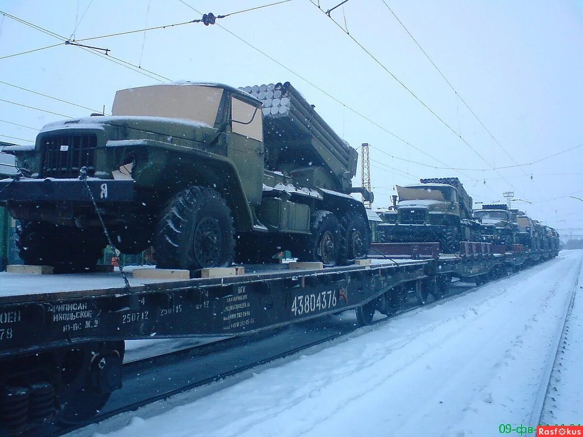 Эшелон северный. Уралы 4320 военный эшелон зимой. Погрузка техники на эшелон Урал 4320. Воинский эшелон 2022. Эшелон военной техники.