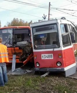 Трамвай в нижнем отказали тормоза