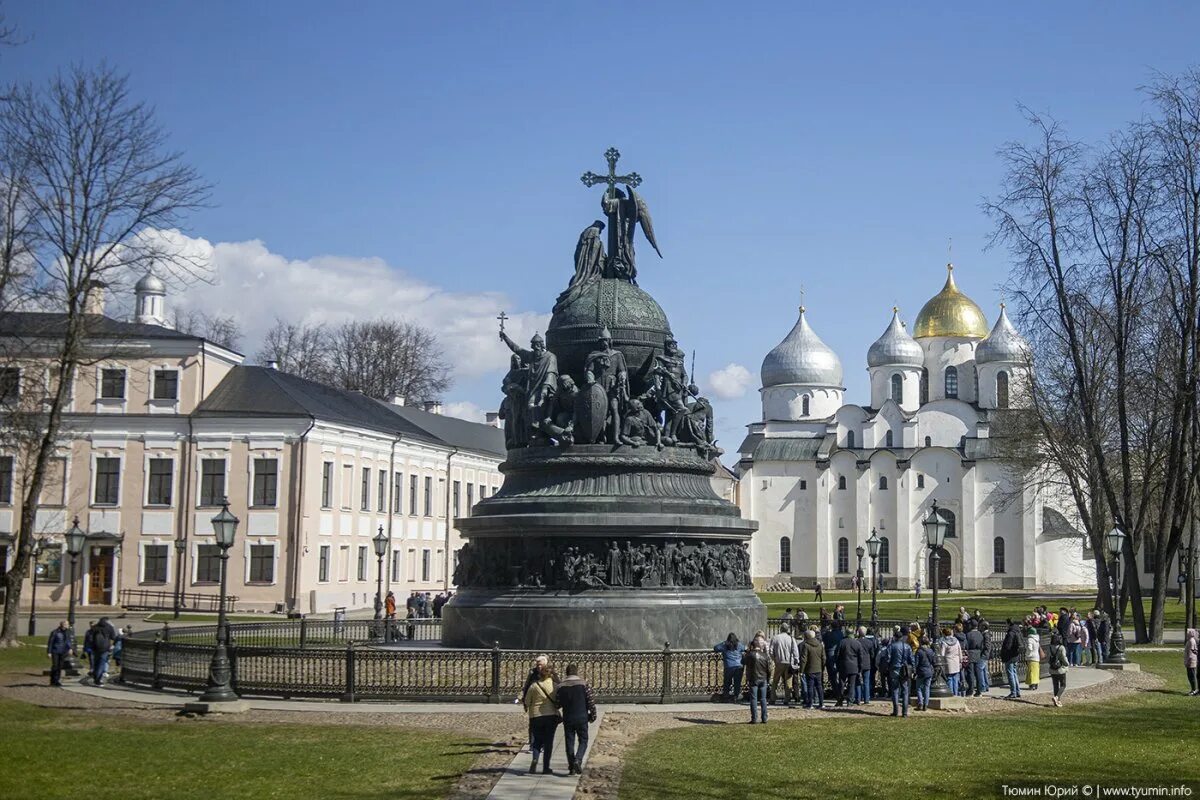 Достопримечательности новгорода за 1 день. Великий Новгород Кремль фото. Архитектура Великого Новгорода. Памятники Великого Новгорода. Исторические памятники Новгорода и окрестностей.