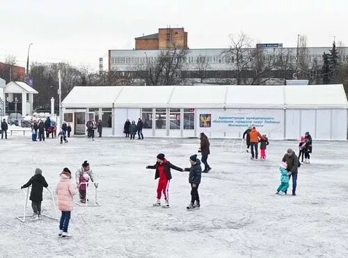 Каток люберцы парк. Стадион Торпедо Люберцы каток. Каток Люберецкий парк. Каток в Центральном парке Люберцы. Каток в Люберцах 2022.