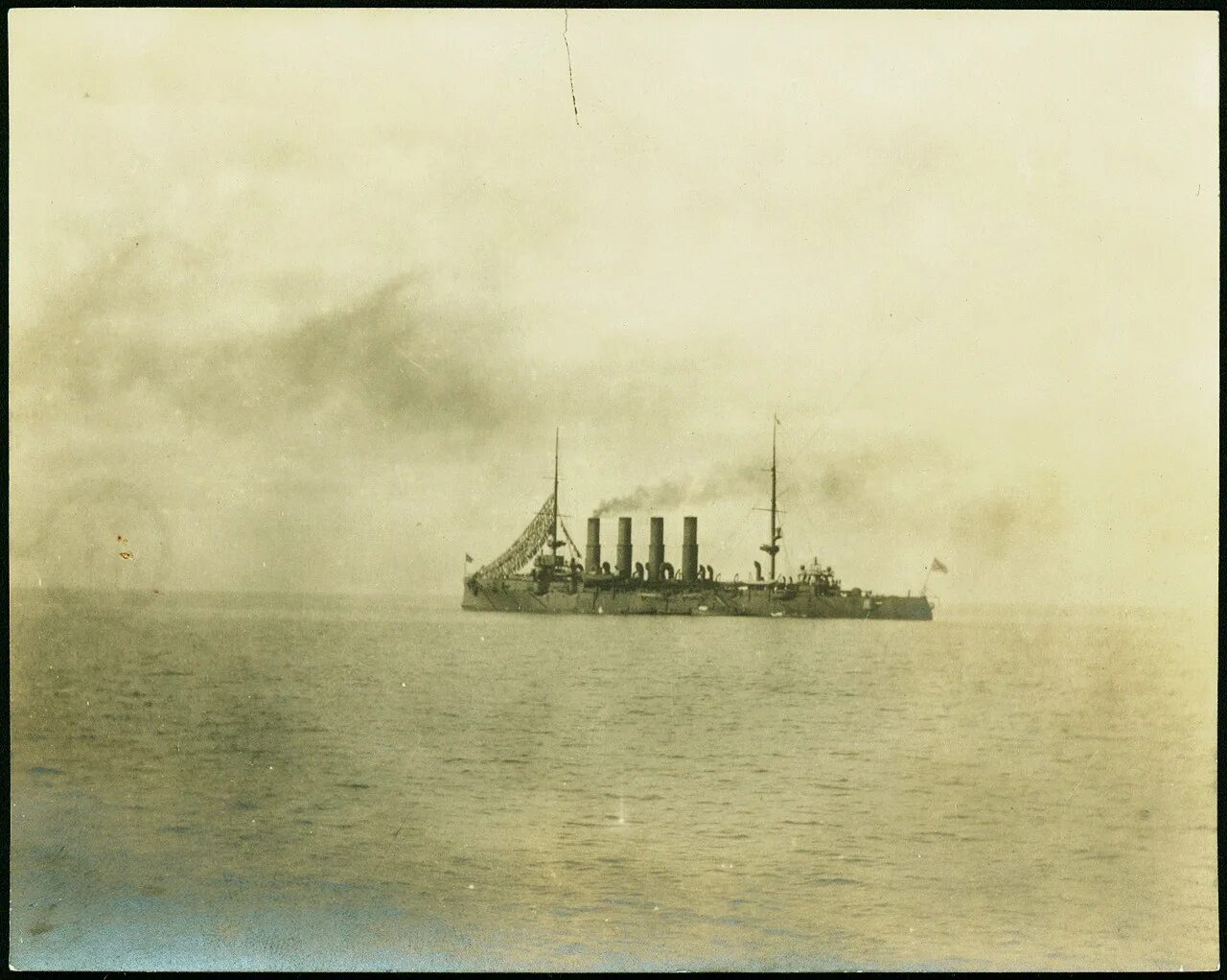 Варяг бой у чемульпо. Варяг чемульпо. Бой крейсера варяг и канонерки кореец. Крейсер варяг 1904. Варяг крейсер бой у чемульпо.