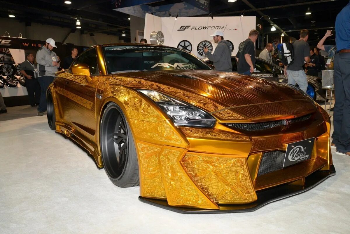 Nissan GTR 21 золотой. Золотая Ламба шейха Дубая. Nissan GTR Gold Dubai. Золотая Lamborghini Aventador.