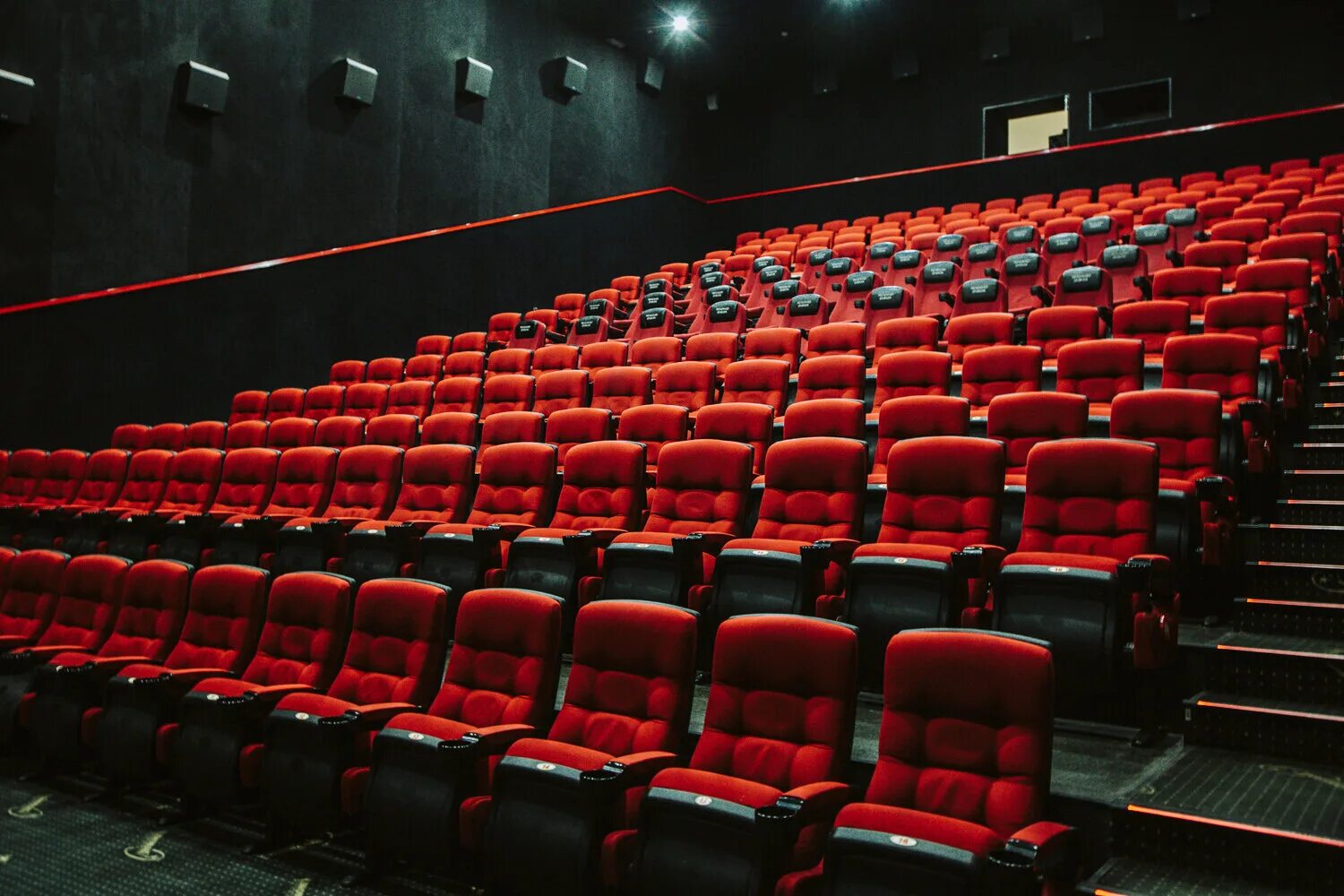 Тц мир уфа кинотеатр. Кинотеатр сильвер синема уфа. Синема фирма мир. Ультра вип зал уфа. Кинотеатр ультра синема уфа тц мир.