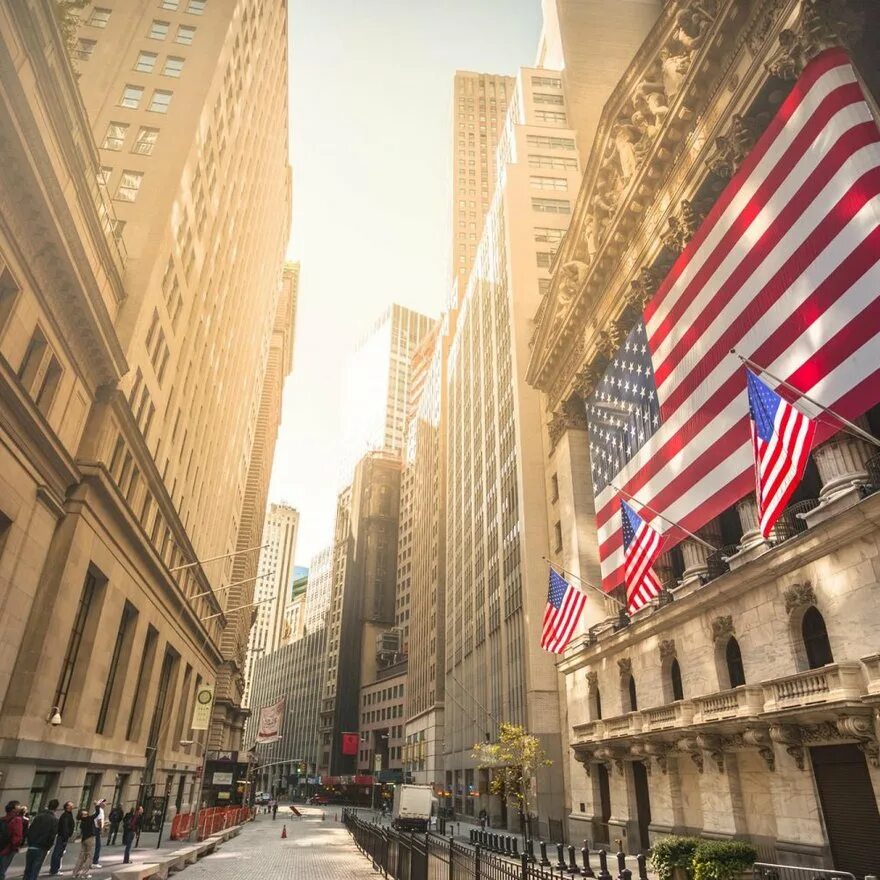 Америка улица уолл стрит. Америка люди и города. Жители сша. Сша в первую очередь. Сша в первую очередь.