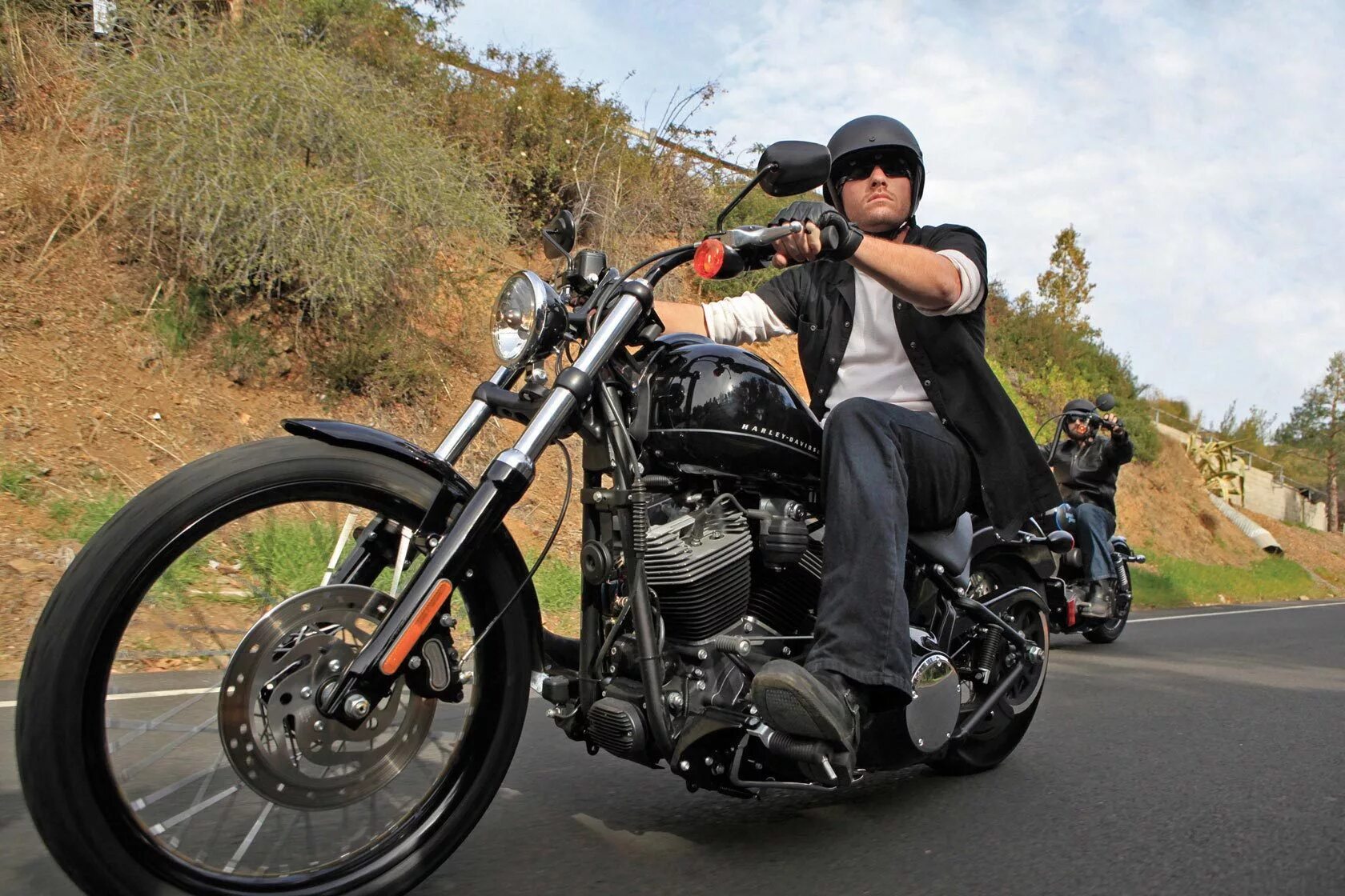Байки фотки. Харлей Дэвидсон байкер. Харлей Дэвидсон чоппер байкер. Harley Davidson FXS Blackline. Мотоциклы Дэвид Харлей Дэвидсон.