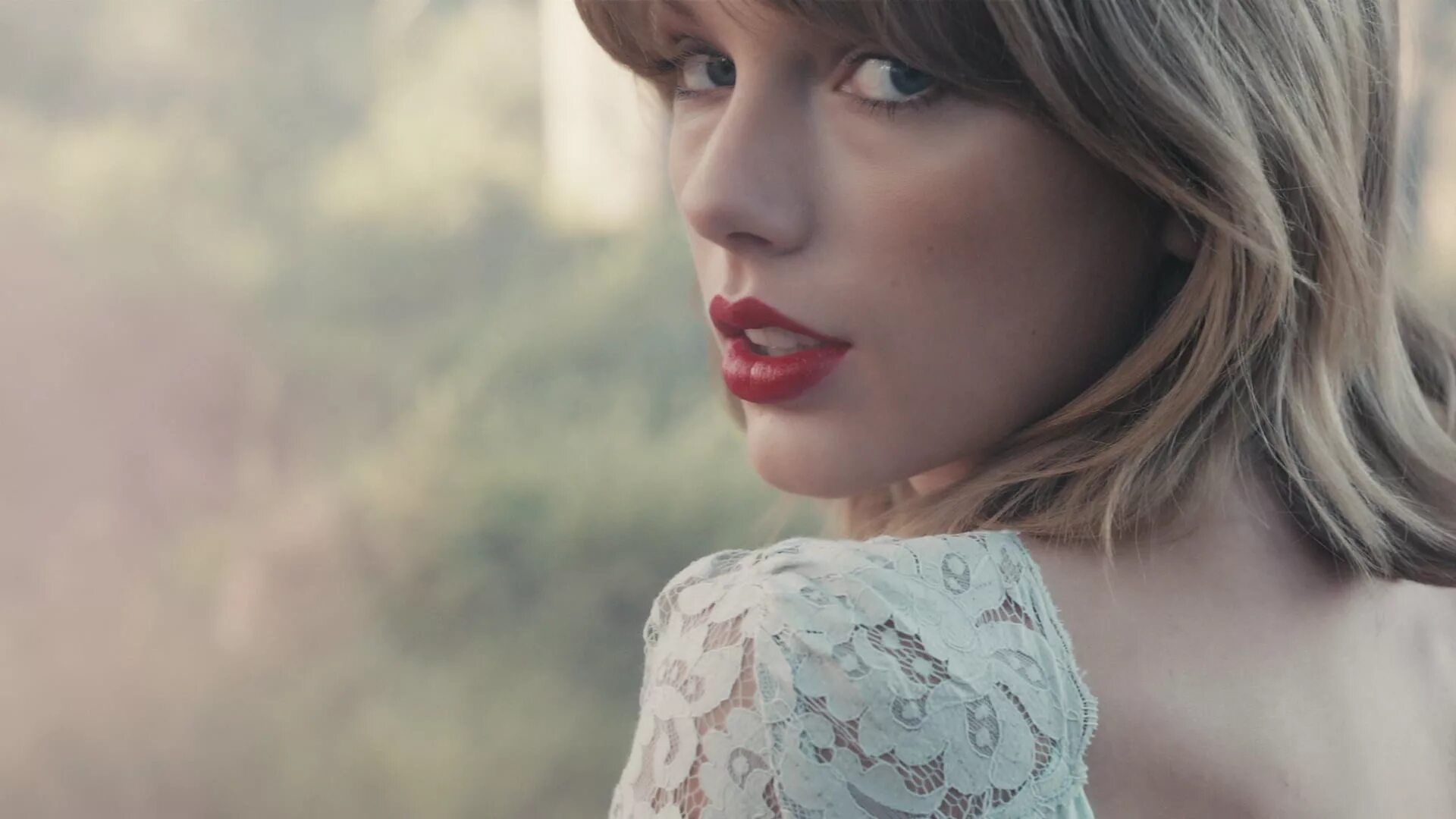 Taylor swift style. Тейлор свифт 2000. тейлор свифт гиф. taylor swift wink. тейлор свифт better man.