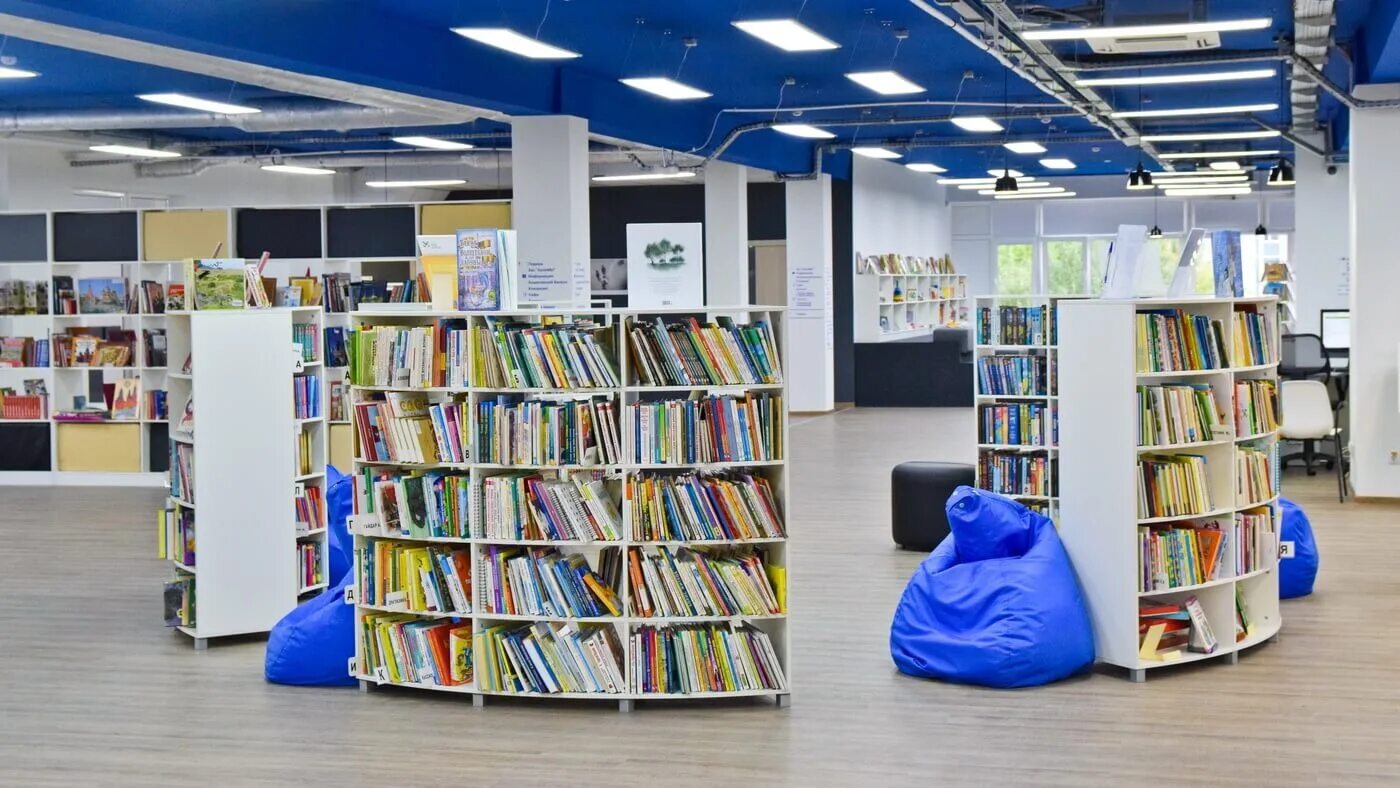 Ахматовская библиотека в крылатском. Библиотека имени ахматовой москва. Библиотека имени ахматовой москва. Smart-библиотека имени анны ахматовой. Smart-библиотека имени ахматовой.