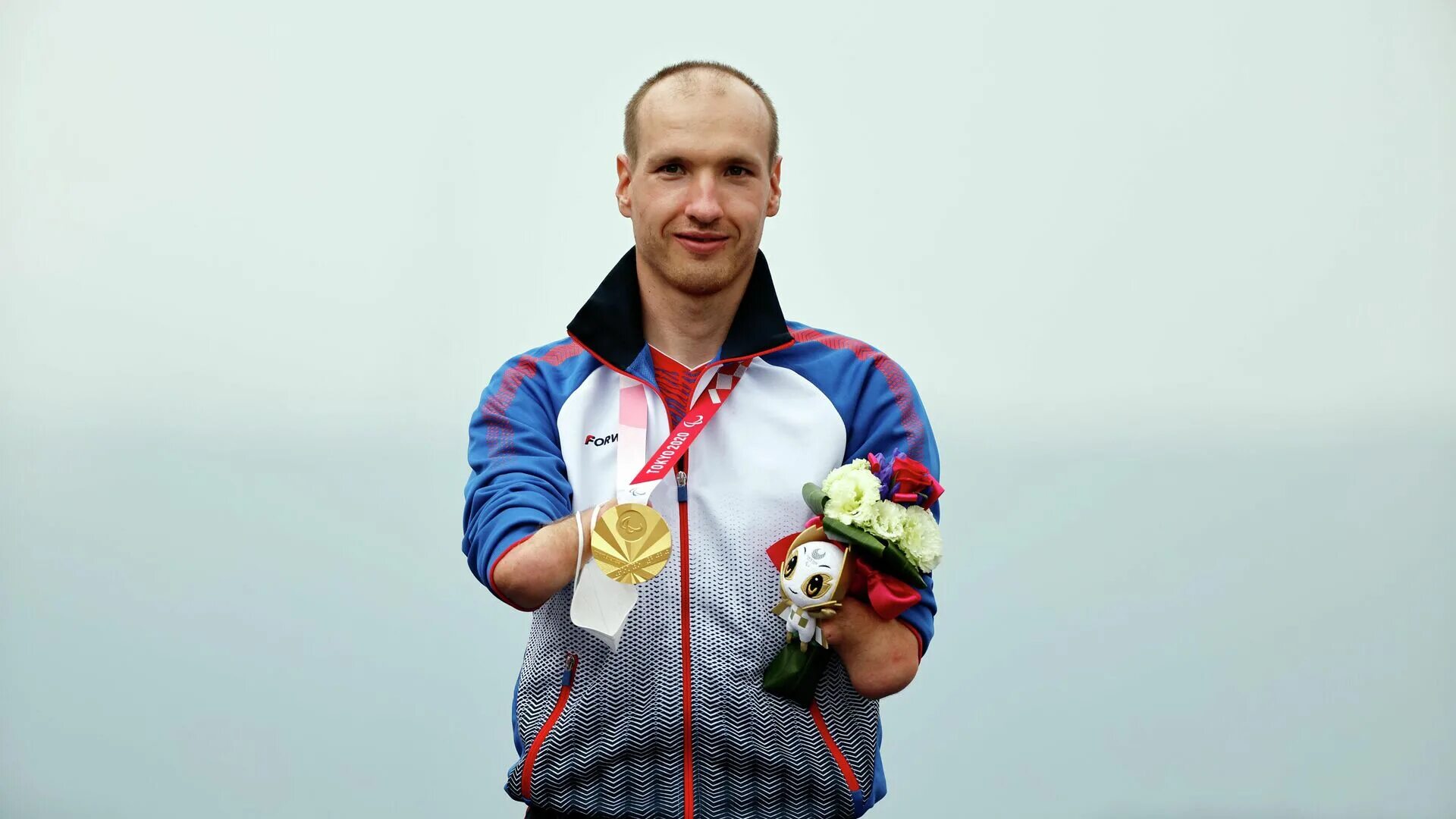 Чемпион мира по паратриатлону россиянин Михаил Асташов пошел работать в сервис п