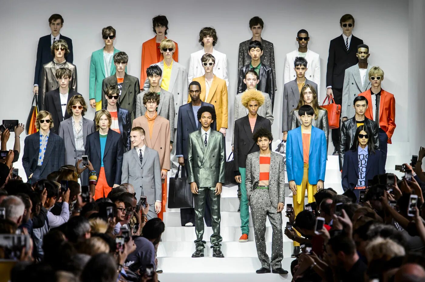 Футболка-поло. Пол смит одежда женская. Пол смит одежда женская каталог официальный. Polo assn поло. Мужская одежда на полу.