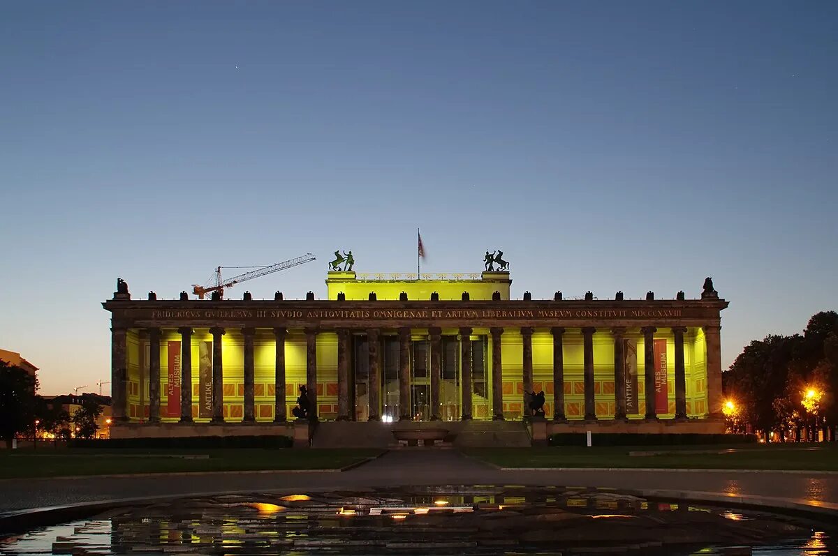 Берлинский музей Атлес. Этничический музей в Берлине. Brooke Museum Berlin. Берлин 5 мая фото