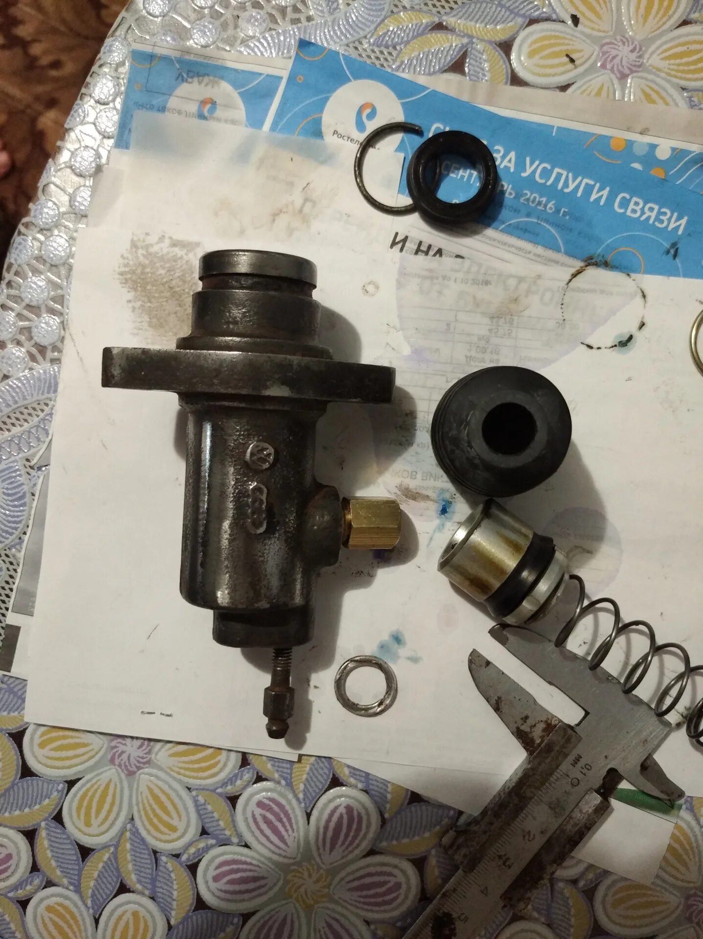 Рабочий цилиндр сцепления l200. Ремонт рабочего цилиндра сцепления. Рабочий цилиндр сцепления паджеро спорт. Рабочий цилиндр сцепления 4m40 паджеро 2. Рабочий цилиндр сцепления ауди 80.