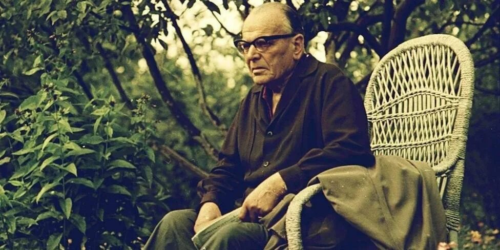 Лучше одиночество, чем жизнь в клубке взаимных обид, утомительных и непонятных. 