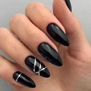 Модные черные ногти