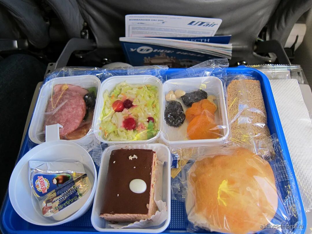 Можно ли пюре в самолет. Utair airlines питание. бортовое питание ютэйр. pegas fly бортовое питание. набор еды в самолете.