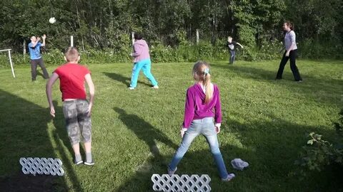 Играть в вышибало
