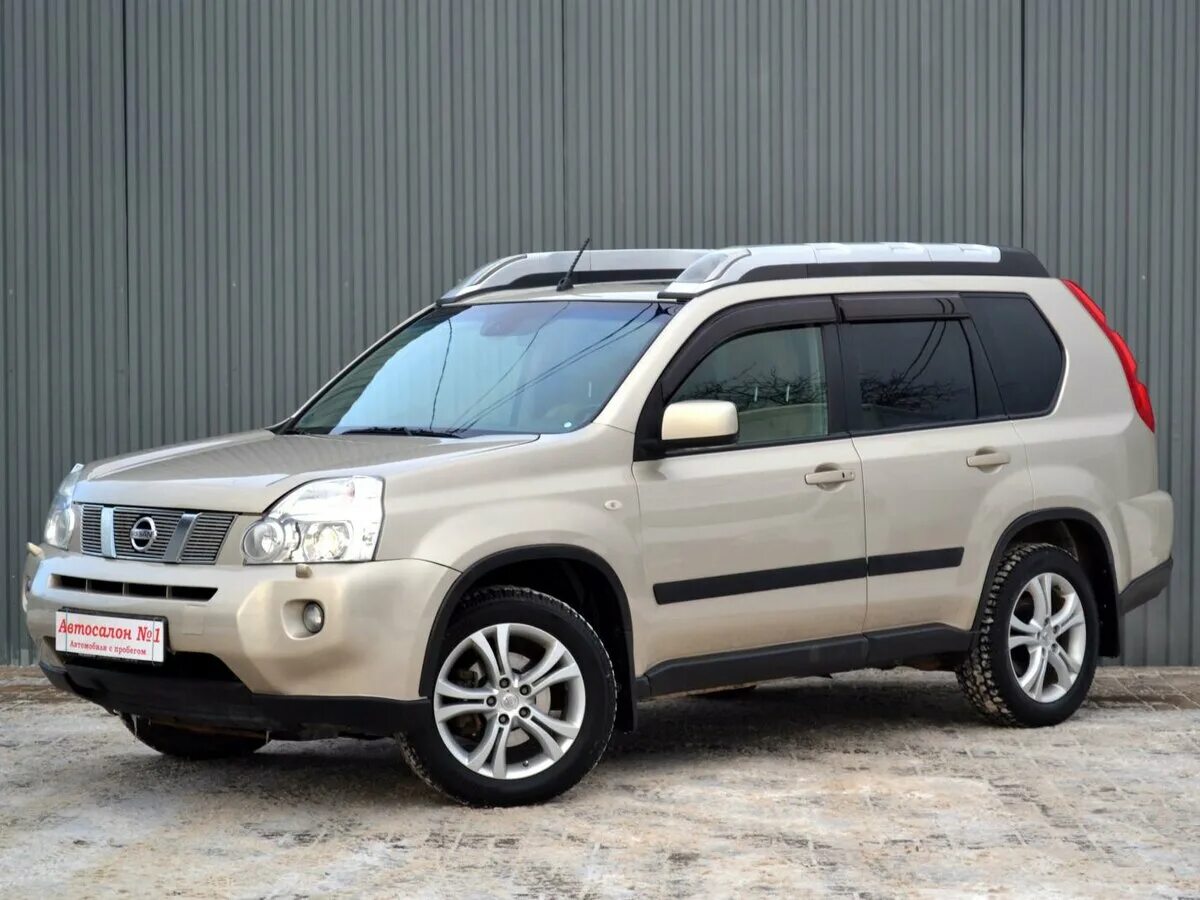 Купить машину ниссан х трейл. Nissan x-Trail 2010. Nissan x-Trail II, 2010. Ниссан Икс Трейл 2010 год. Nissan x-Trail, 2008 золотистый.