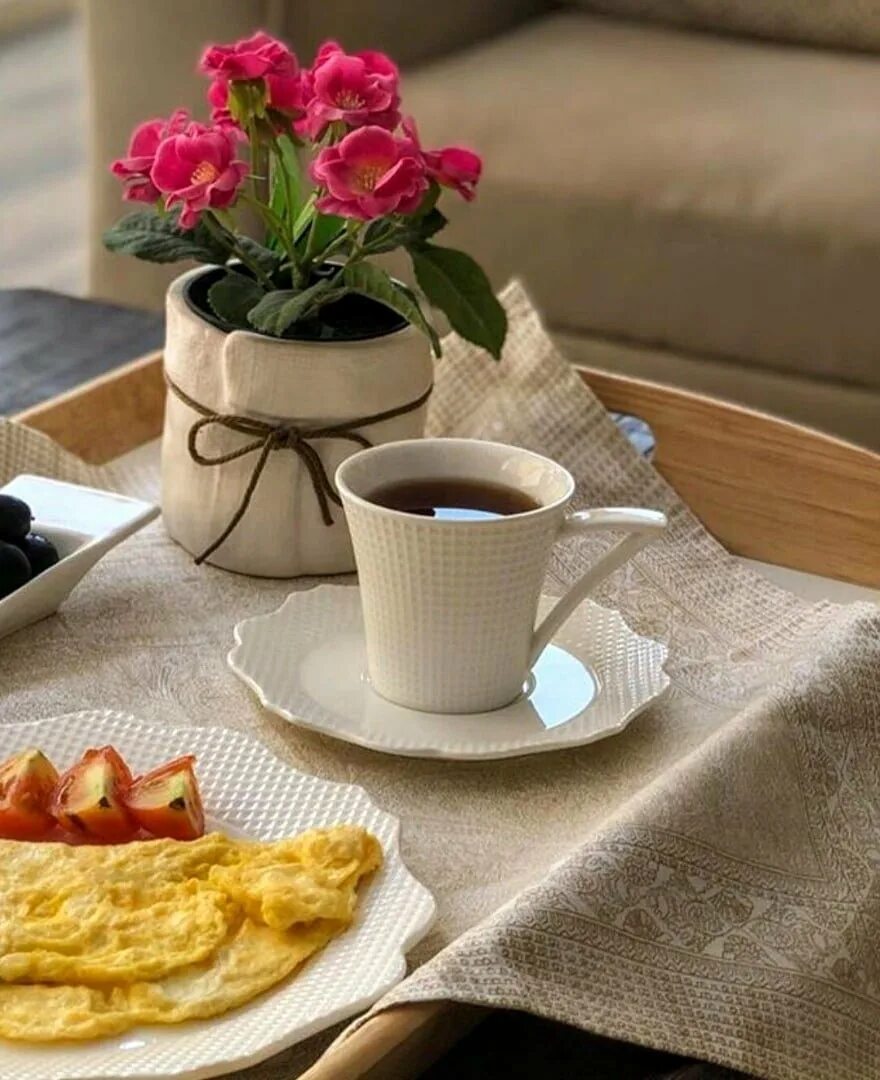 Воскресный кофе. Утро кофе воскресенье. Воскресное утро кофе. Кофе и цветы. Картинки с добрым утром красивые.