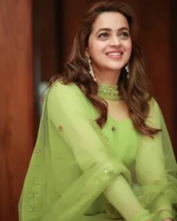 Bhavana Menon in green salwar photoshoot stills.