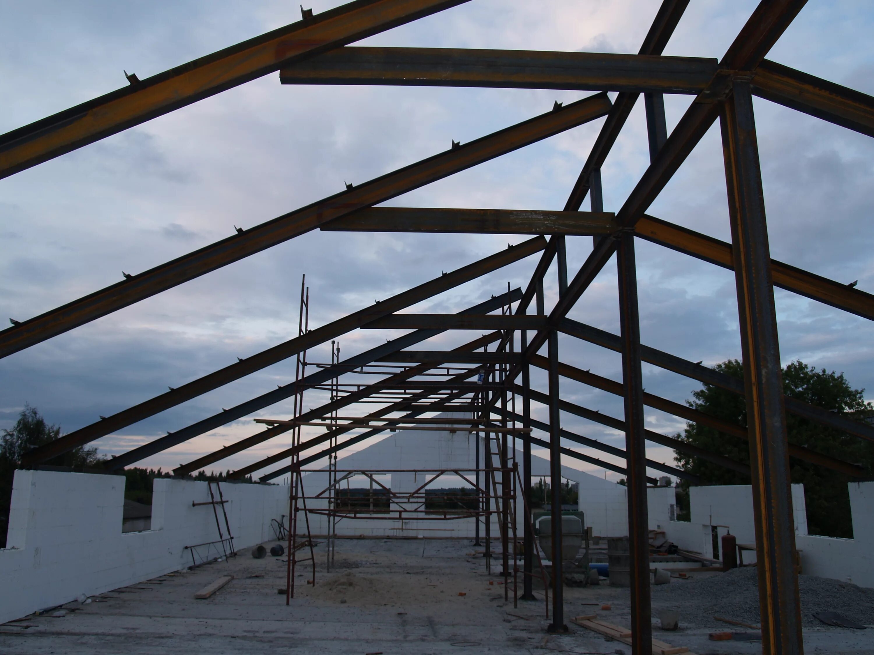 металлоконструкции кровли. металлокаркас крыши. стропильная система из лстк. стропильная ферма лстк. стропильная система крыши лстк.