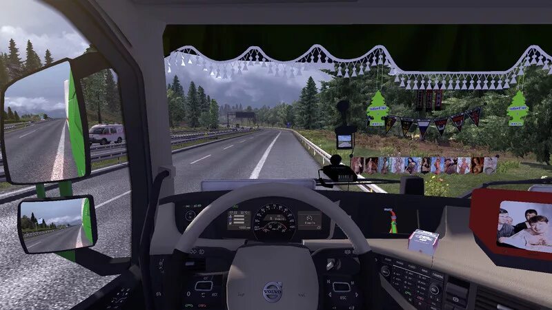 Мод на шторки. Вымпелы для етс 2. Вымпел Volvo ETS 2. Тройной Вымпел для етс 2. Етс2 версия 1.30 салон Volvo fh16 2009г.