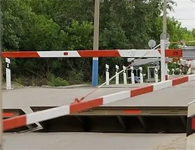 Закроют переезд волгоград. Железнодорожный переезд. работа на жд переезде. железнодорожный переезд волгоград.