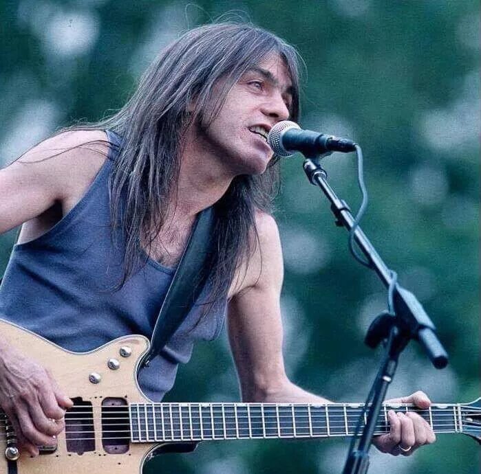 Малькольм янг. Малькольм и ангус. ac dc malcolm young. гитарист группы ac dc малькальмьян фотографии. steve young ac dc.