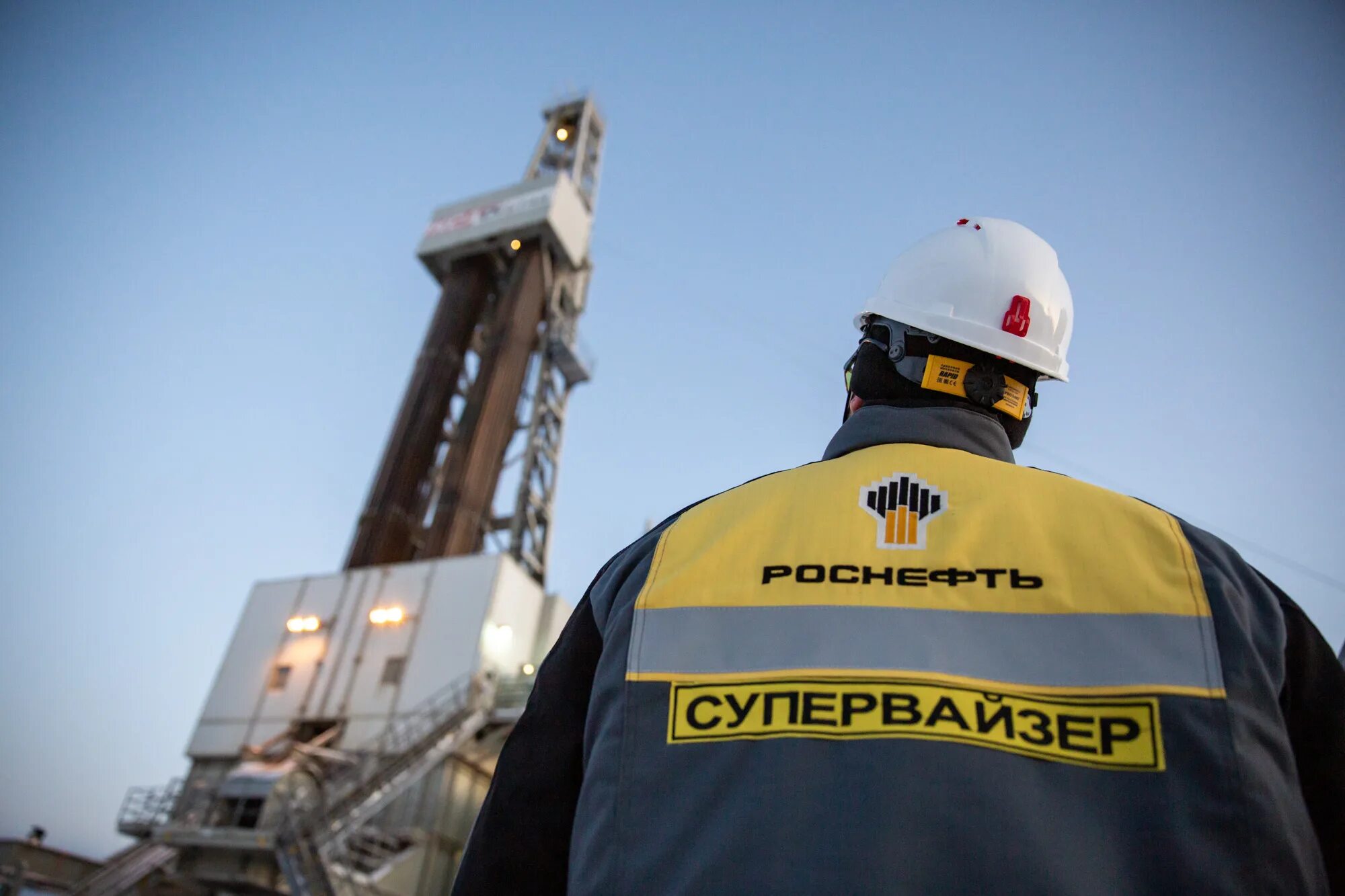 Инженер на буровой. Супервайзер нефтяной отрасли. Нефтяник бурильщик. Супервайзерские организации в бурении. Супервайзер по бурению нефтяных.