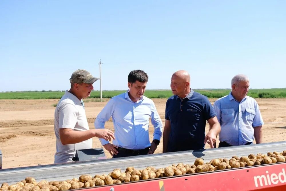 Астраханской области енотаевский район село енотаевский погода. Енотаевский район Астраханской области. Енотаевский район глава. Депутаты Енотаевского района собрание. Енотаевский район Астрахань.