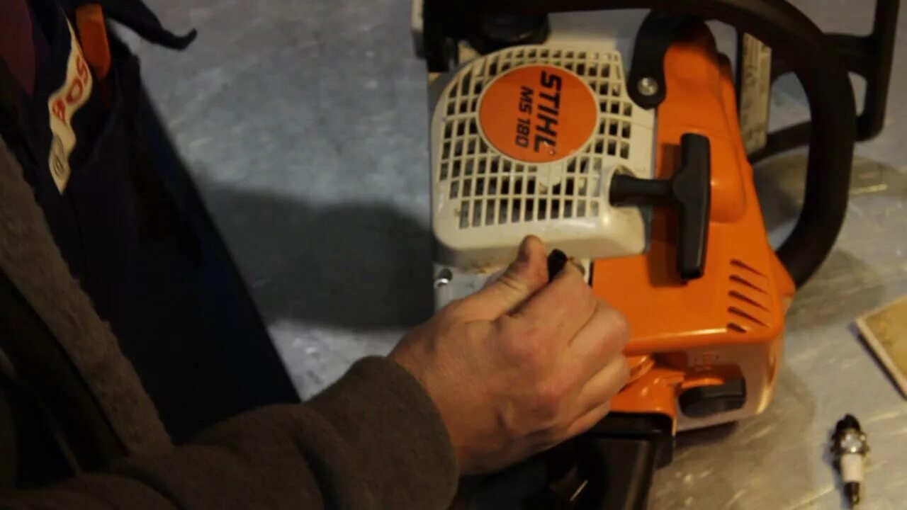 Фильтр топливный штиль 180. Фильтр бензопилы Stihl MS 180. Топливный фильтр пилы штиль 180. Масляный фильтр на бензопила MS 250 Stihl.