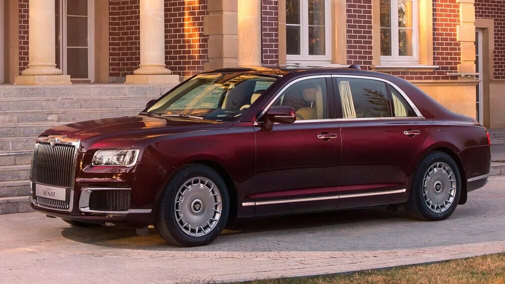 Аурус страна производитель. Aurus Senat s600 серебряная. Седан Aurus Senat. Аурус Сенат седан s600. Aurus автомобили производитель.