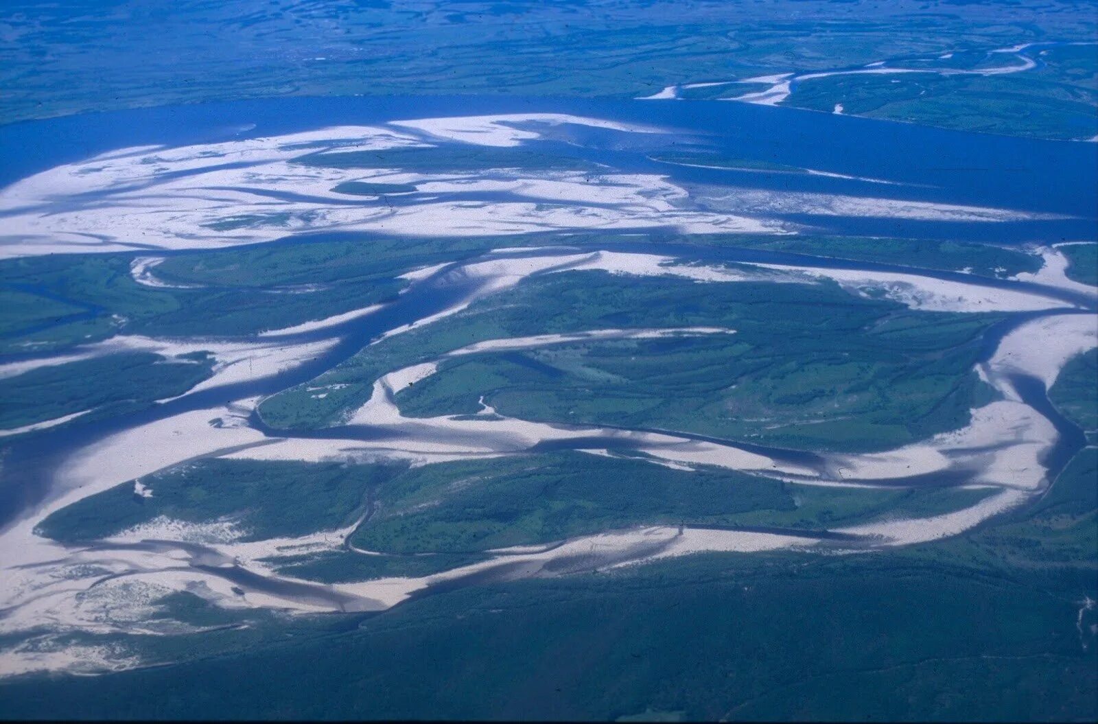 Устье реки Лена. Дельта реки Лена. Впадение Лены в море Лаптевых. Дельта реки Лена из космоса.