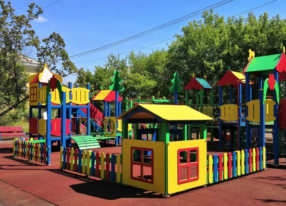 Красивые детские площадки. Детская площадка в твери большая. Детский городок видное. Детский городок во дворе. Детская новый городок.