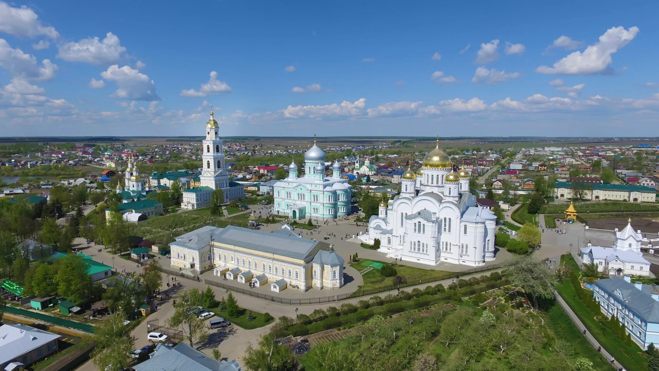 Свято троицкий нижегородская область. Свято Троицкий Дивеевский монастырь. Дивеево. Серафимо-Дивеевский Троицкий монастырь.. Троицкий храм Серафимо-Дивеевского монастыря. С Дивеево Нижегородской области в Серафимо-Дивеевский монастырь.