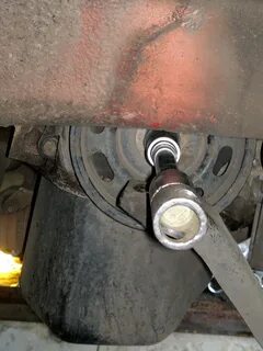 Не откручивается болт коленвала