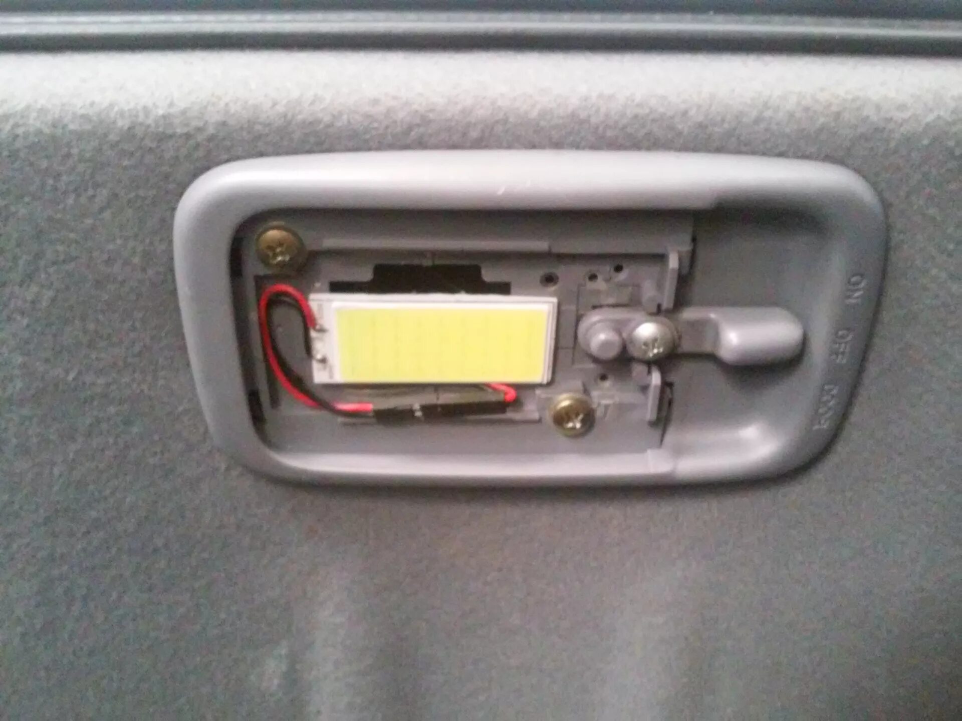 Замена лампочек в салоне. - Mitsubishi Colt VI, 1,6 л, 2004 года своими руками D