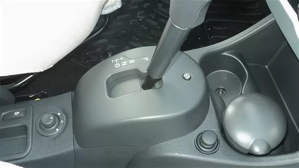 Рено сандеро на автомате 2020. Рено логан кпп автомат. Renault logan 1 ручка акпп. Автоматическая коробка передач логан. Ручка акпп рено логан.