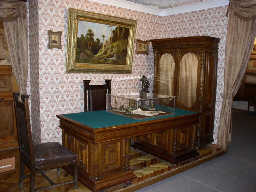 сталинский ампир кабинет сталина. елагиноостровский дворец-музей интерьер. антикварный стол кабинета. викторианская готика особняк интерьеры. каб 19.