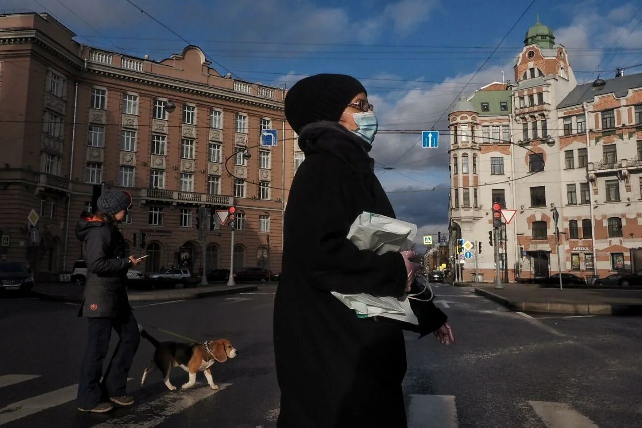Люди которые живут в петербурге. Жители санкт-петербурга. ограничения в спб. санкт петербург живут люди. питер сейчас.