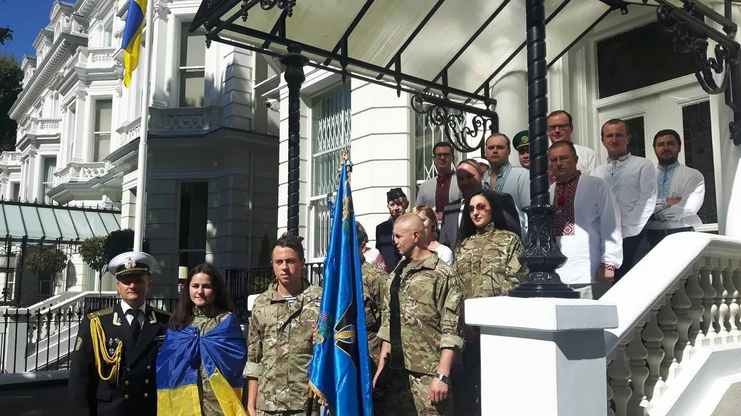 Где посольство украины. Посольство Украины в Британии. Посольство Великобритании в Киеве. Здание посольства Украины в Москве. Посольство Австралии в Украине.